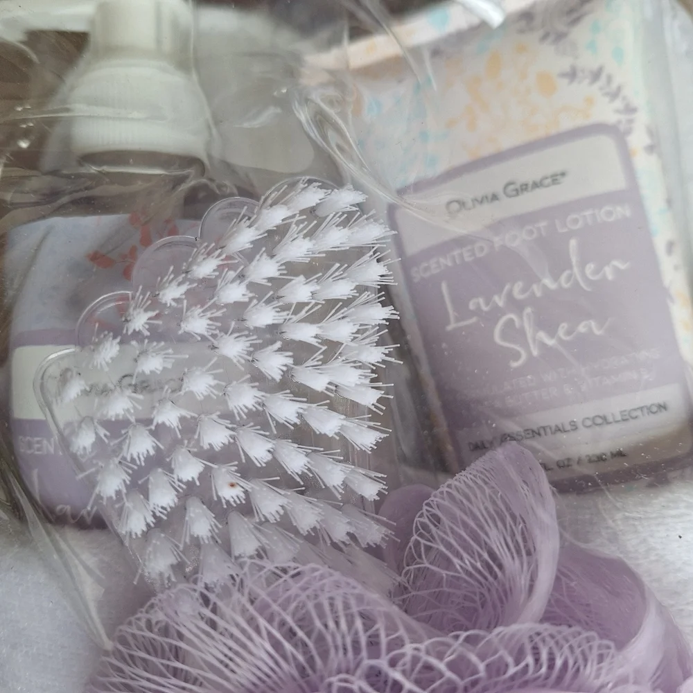 Olivia Grace Gift Pack Lavender BodyWash Shower Puff Foot Brush Spa Slippers NWT